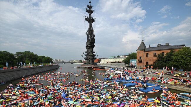Участники костюмированного сап-фестиваля Вот сап, Москва! в Москве Участники костюмированного сап-фестиваля Вот сап, Москва! в Москве