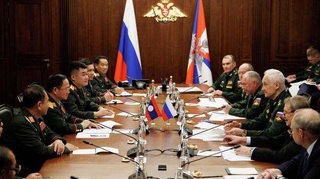 Глава Минобороны РФ Андрей Белоусов провел переговоры с министром обороны Лаоса Кхамлиенгом Утхакайсоном