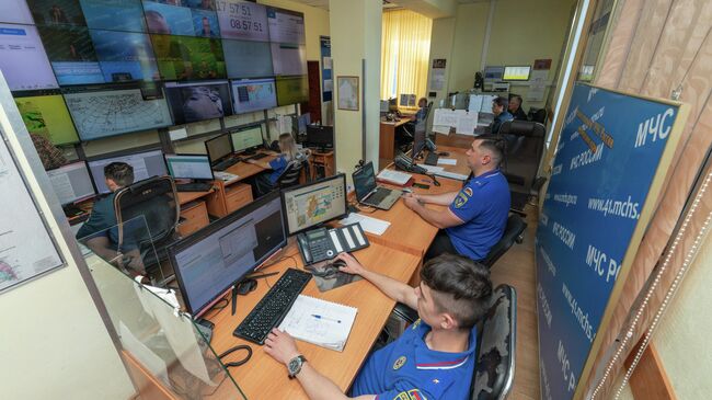 Работа Центра управления в кризисных ситуациях Главного Управления МЧС России в Петропавловске-Камчатском