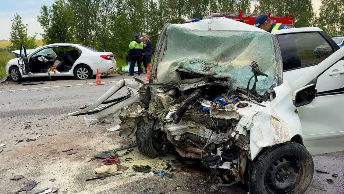 Место столкновения двух легковых автомобилей в Пензенской области. 1 августа 2025 - РИА Новости, 1920, 01.08.2025