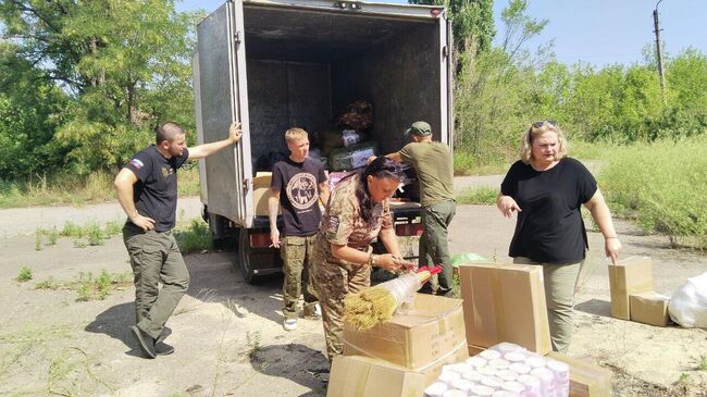 Новгородский депутат Ольга Борисова отвезла в зону СВО лекарства, масксети, антидроновые одеяла