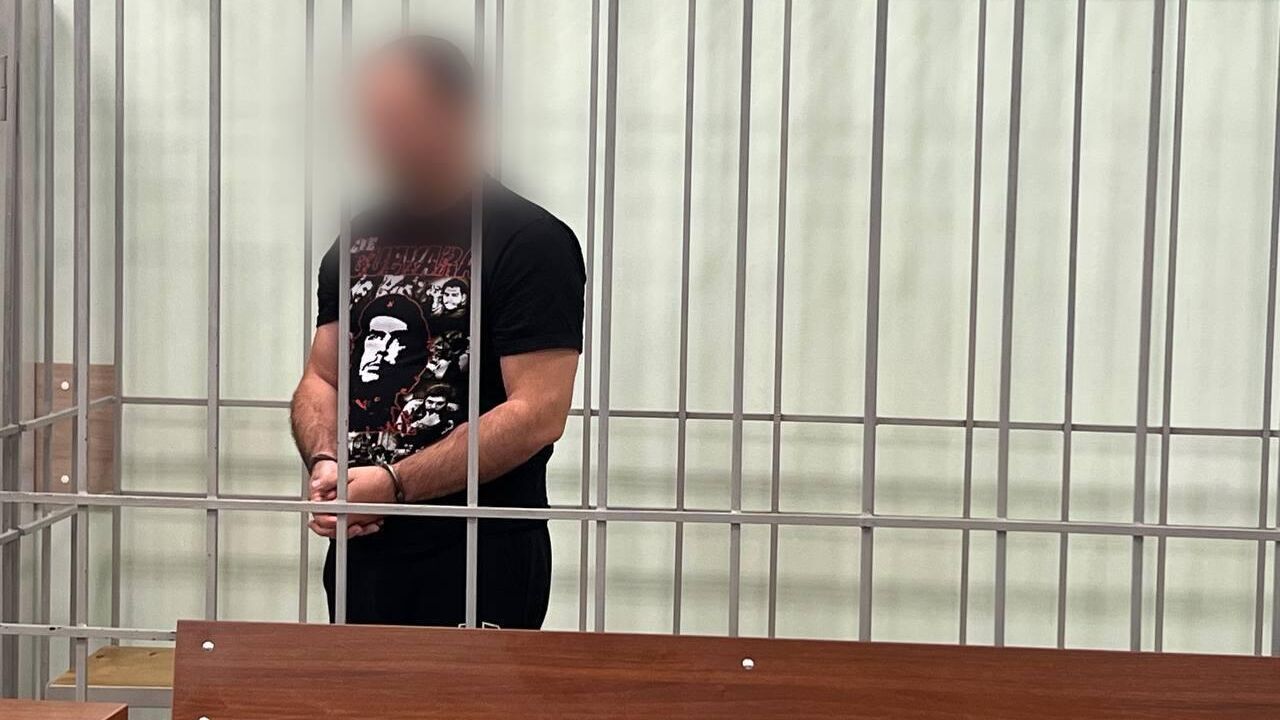 Проректор по экономике и финансам медицинского университета Красноярска, арестованный по делу о хищении стимулирующих выплат сотрудников - РИА Новости, 1920, 01.08.2025