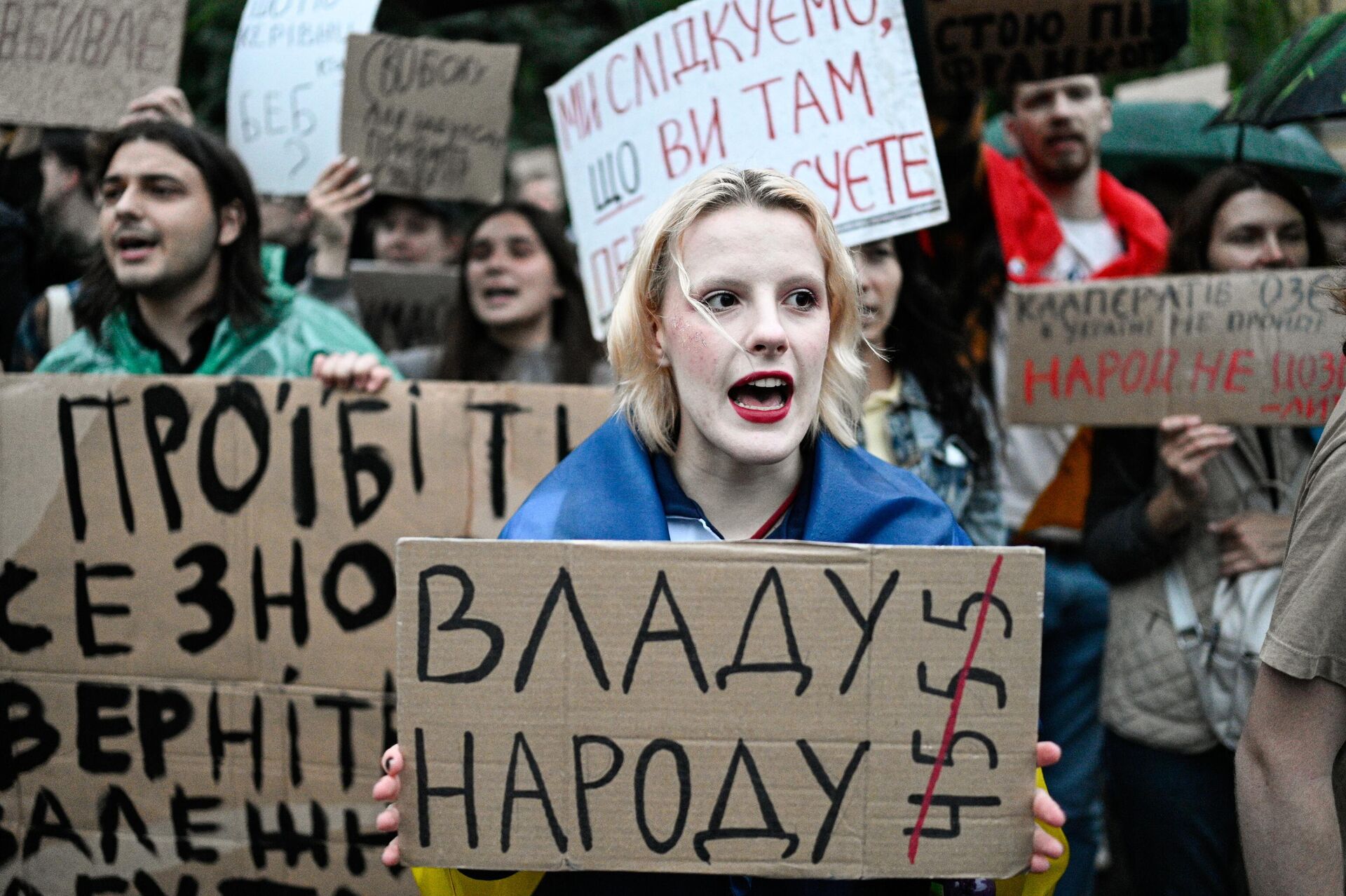 Митинг против ограничения полномочий антикоррупционных ведомств на Украине - РИА Новости, 1920, 01.08.2025