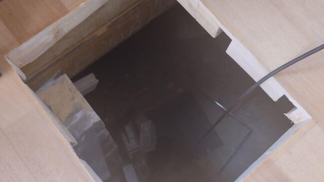 Чиновница из администрации Новокуйбышевска в Самарской области провалилась в дыру около трибуны в гордуме перед заседанием