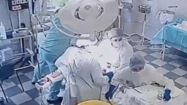 Врачи онкодиспансера оперируют во время землетрясения на Камчатке