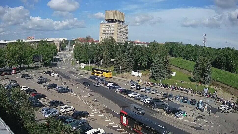 Очередь на погранпереходе Нарва (Эстония) – Ивангород (Россия) Очередь на погранпереходе Нарва (Эстония) – Ивангород (Россия) - РИА Новости, 1920, 02.08.2025