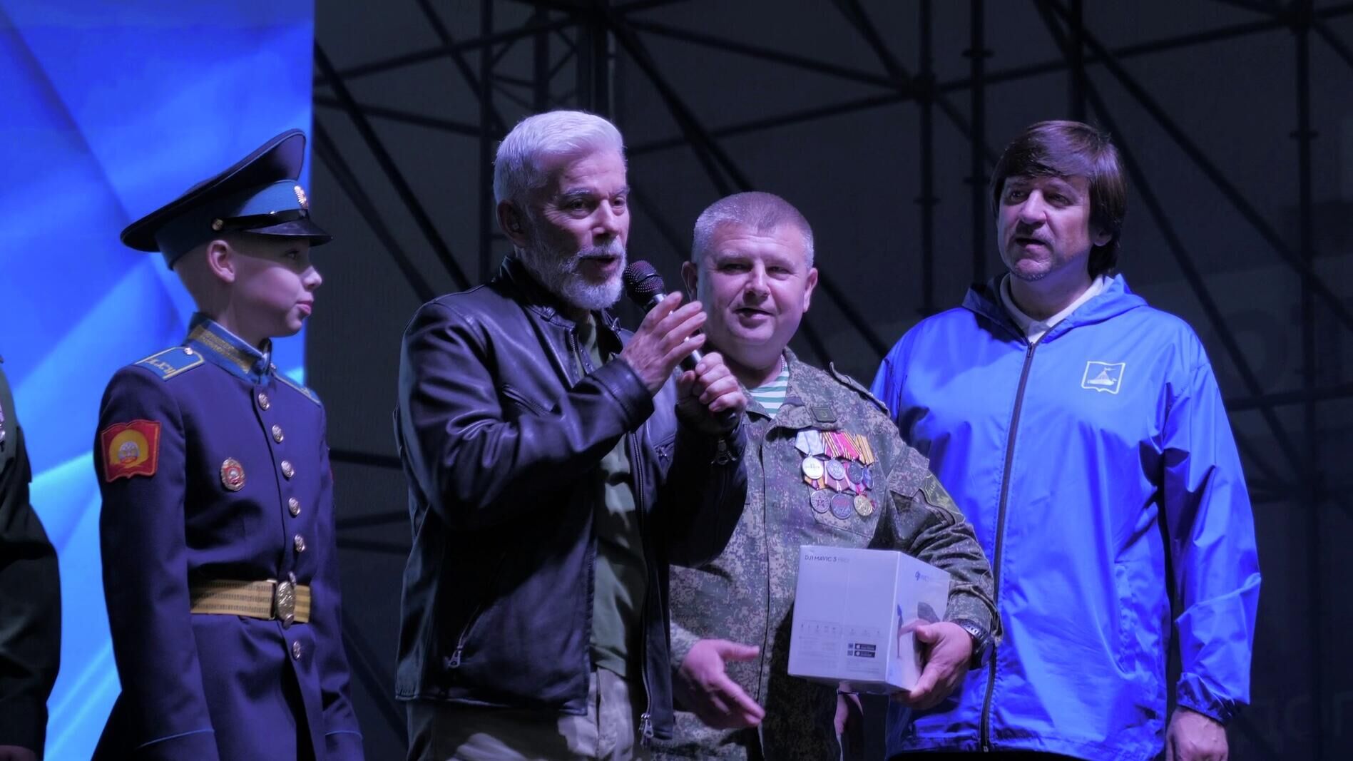 Народный артист РФ Олег Газманов принял участие в акции Тюмень для победы Народный артист РФ Олег Газманов принял участие в акции Тюмень для победы - РИА Новости, 1920, 20.08.2025