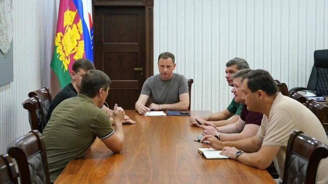 Мэр Сочи Андрей Прошунин с заместителями на рабочем месте