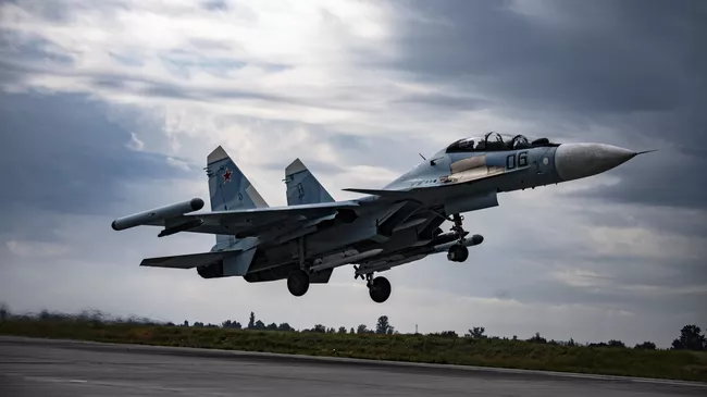Многоцелевой истребитель Су-30СМ ВКС России в зоне проведения спецоперации