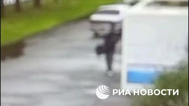 Допрос подростка, который подозревается в поджоге недействующего пункта полиции