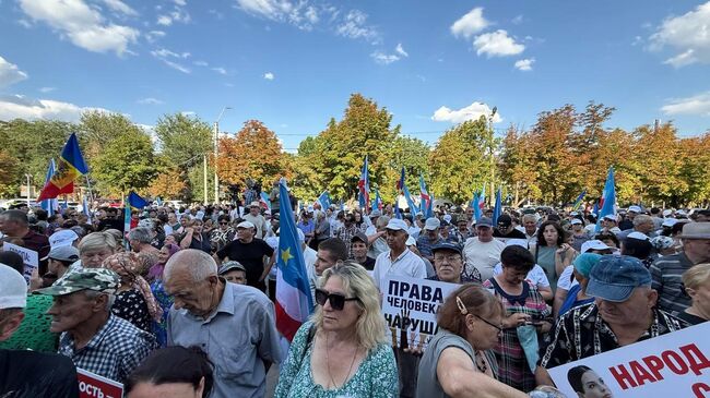 Митинг в поддержку главы Гагаузской автономии Евгении Гуцул в Комрате 