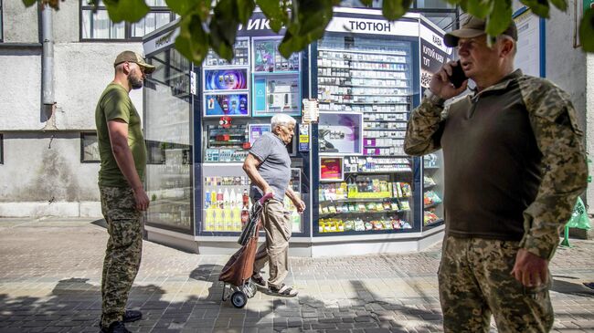 Сотрудники ТЦК патрулируют улицы