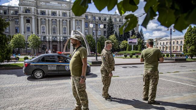 Сотрудники ТЦК патрулируют улицы Харькова, Украина