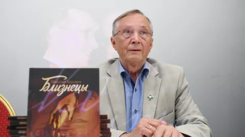 Депутат, первый заместитель председателя комитета Государственной думы России по развитию гражданского общества, вопросам общественных и религиозных объединений, народный артист России Николай Бурляев на презентации своей повести Близнецы и документального фильма Никита