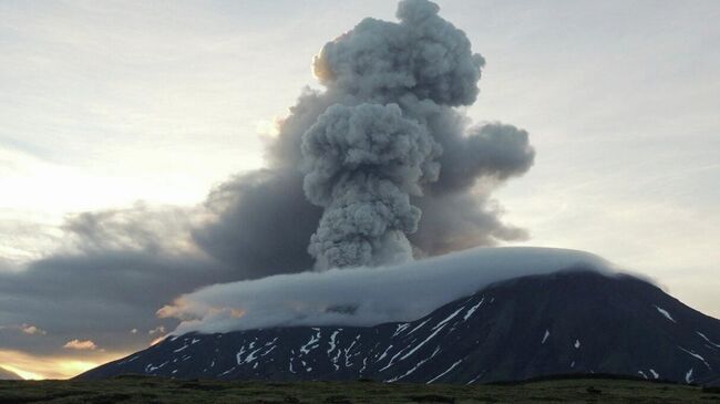 Извержение вулкана Крашенинникова на Камчатке Извержение вулкана Крашенинникова на Камчатке