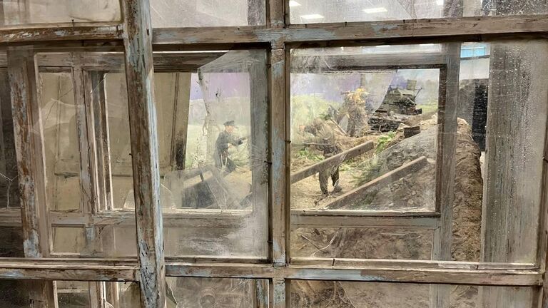 Экспозиция, посвященная штурму полицейского поста Хандаса, созданная в рамках нацпроекта Культура в музейно-мемориальном комплексе Победа в Южно-Сахалинске