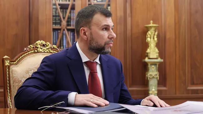 Глава ДНР Денис Пушилин во время встречи в Москве с президентом РФ Владимиром Путиным