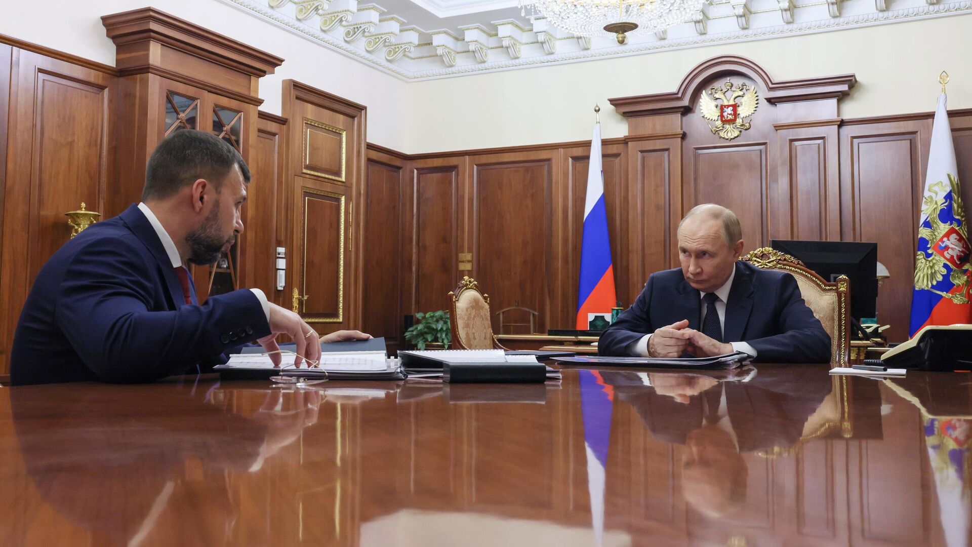 Президент РФ Владимир Путин и глава ДНР Денис Пушилин во время встречи в Москве. 4 августа 2025 - РИА Новости, 1920, 04.08.2025