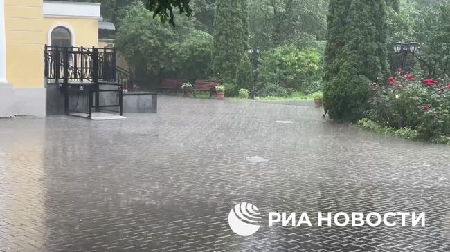 Обещанный синоптиками ливень в Москве