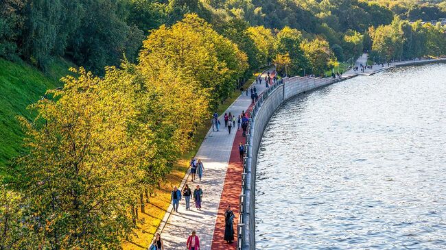 Воробьевская набережная в Москве