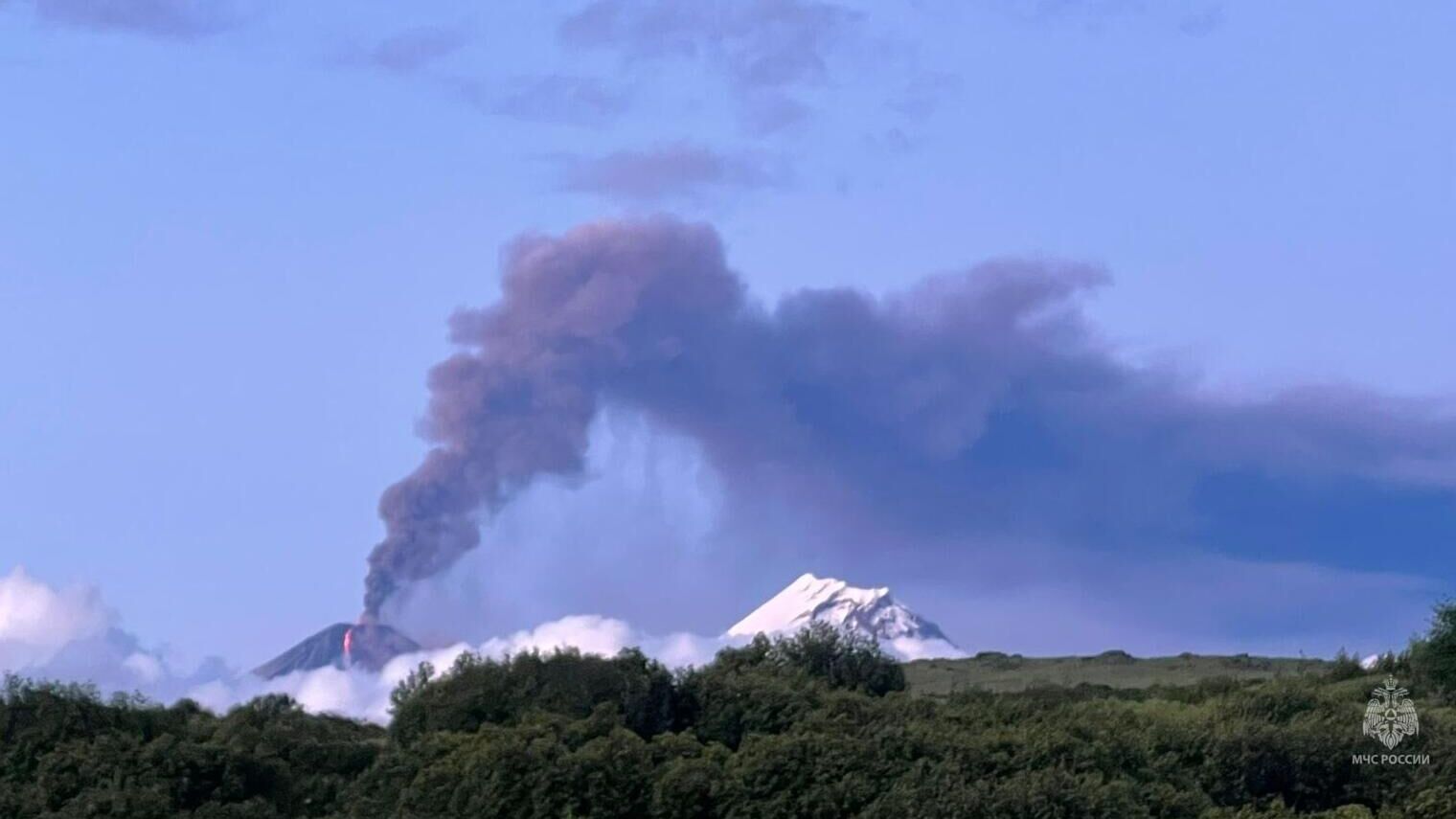 Извержение вулкана Ключевской на Камчатке - РИА Новости, 1920, 13.08.2025