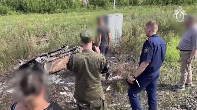 Место, где 17-летние подростки по указанию украинских спецслужб подожгли релейный шкаф  