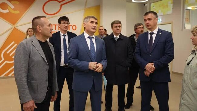 Глава Чувашии Олег Николаев проверяет готовность школ региона к новому учебному году