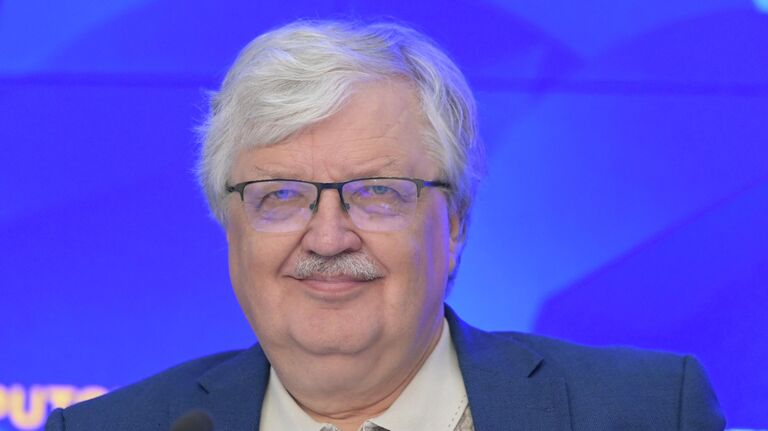 Член правления, секретарь Союза писателей России Сергей Дмитриев