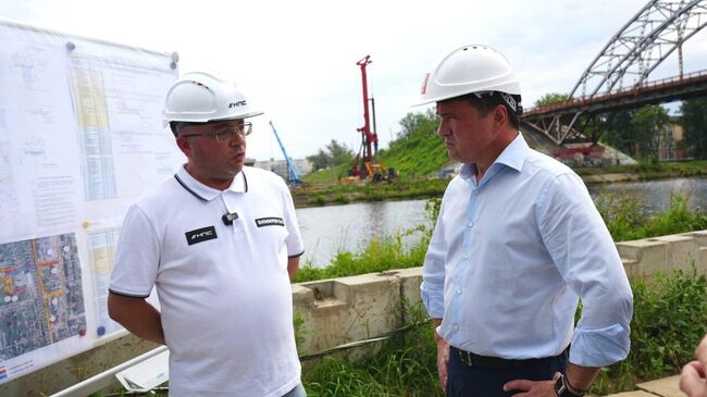 Губернатор Московской области Андрей Воробьев на стройплощадке нового Рогачевского моста через Канал имени Москвы