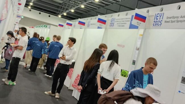 Церемония открытия Международной выставки юных изобретателей в Осаке