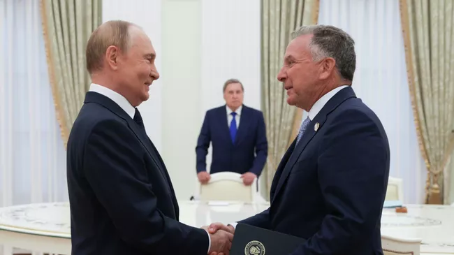 Президент России Владимир Путин и спецпосланник президента США Дональда Трампа по Ближнему Востоку Стивен Уиткофф