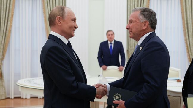 Президент России Владимир Путин и спецпосланник президента США Дональда Трампа по Ближнему Востоку Стивен Уиткофф Президент России Владимир Путин и спецпосланник президента США Дональда Трампа по Ближнему Востоку Стивен Уиткофф