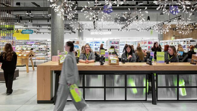 Парфюмерно-косметическая торговая сеть Золотое Яблоко разработала и внедряет специальную платформу для управления графиком работы сотрудников магазинов, складов и контакт-центра