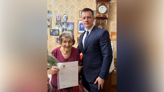 Российские дипломаты поздравили с 98-летием ветерана Великой Отечественной войны Шамонию Каракозову в Туркмении
