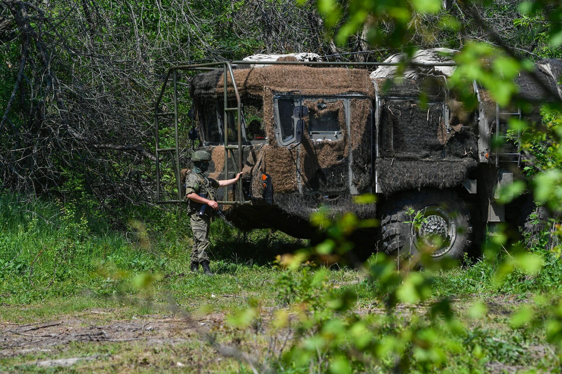 Оперативно-тактический ракетный комплекс Искандер М Вооруженных сил России в зоне проведения специальной военной операции  Оперативно-тактический ракетный комплекс Искандер М Вооруженных сил России в зоне проведения специальной военной операции  - РИА Новости, 1920, 02.10.2025