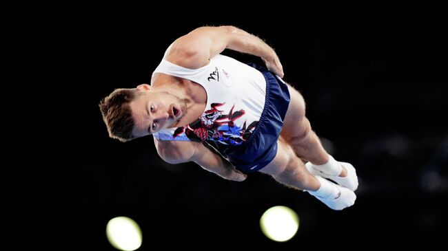 Прыгун на батуте Дмитрий Ушаков