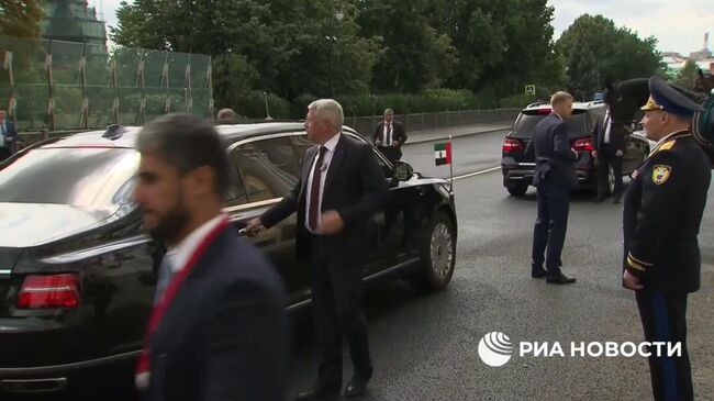 Президент ОАЭ прибыл в Кремль 