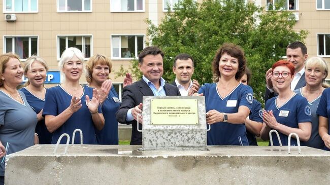 Губернатор Московской области Андрей Воробьев во время открытия нового корпуса Видновского перинатального центра