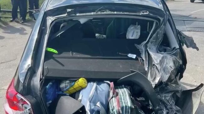 Последствия столкновения легкового автомобиля с электричкой в Нижегородской области