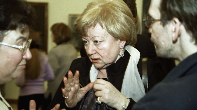 Президент Международного Фонда Развития русской культуры им. Екатерины Фурцевой Светлана Фурцева на выставке Русская живопись XXI века
