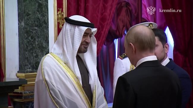 Путин и президент ОАЭ пообщались в неформальной обстановке Путин и президент ОАЭ пообщались в неформальной обстановке