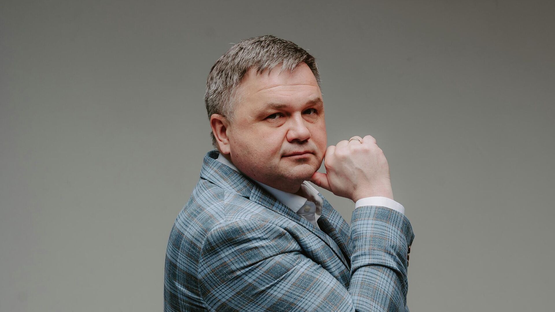 Старший партнер риелторской компании Vysotsky Estate и известный блогер Сергей Смирнов Старший партнер риелторской компании Vysotsky Estate и известный блогер Сергей Смирнов - РИА Новости, 1920, 08.08.2025