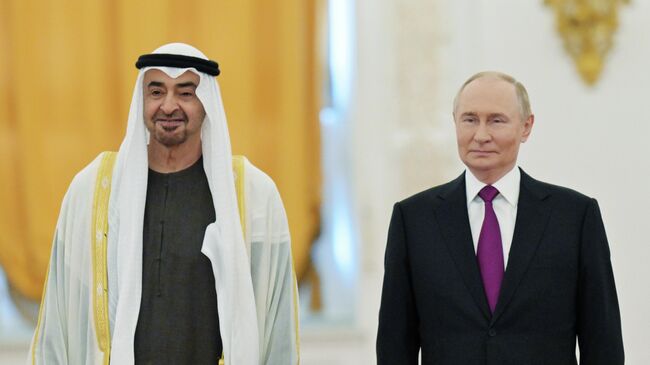 Президент РФ Владимир Путин и президент Объединенных Арабских Эмиратов Мухаммед бен Заид Аль Нахайян во время встречи Президент РФ Владимир Путин и президент Объединенных Арабских Эмиратов Мухаммед бен Заид Аль Нахайян во время встречи