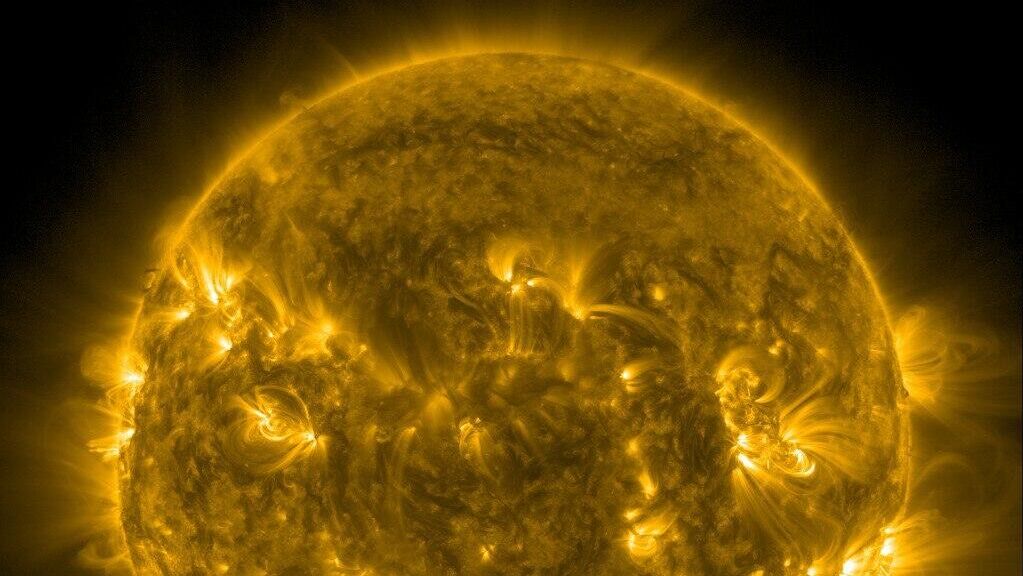 Вспышки на Солнце - РИА Новости, 1920, 09.10.2025