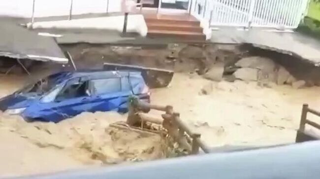 Последствия ливней в городе Кирисима на юге Японии
