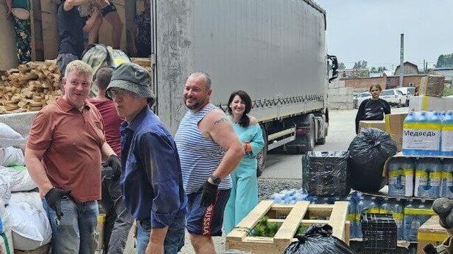 Волонтёры движения МаскироVка для СВОих-70 отправили в зону СВО партию шефского груза Волонтёры движения МаскироVка для СВОих-70 отправили в зону СВО партию шефского груза