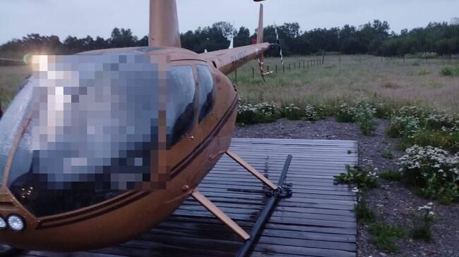 Вертолет Robinson, совершивший нештатную посадку на Камчатке