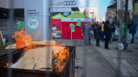 Обстановка у закрытого завода Audi в Брюсселе 