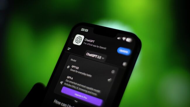 Приложение ChatGPT на мобильном телефоне
