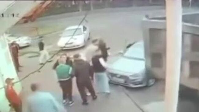 Водитель самосвала наехал на группу людей в Новосибирске